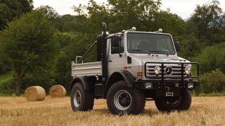 Illustration for article titled You Can Buy Schwarzenegger's Unimog And Terminate Any Terrain